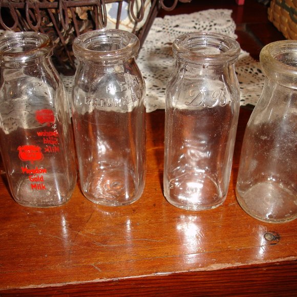Bundle of 4 Vintage Half Pint Clear Glass Bottles No Lid - Meadow Gold Milk Plus - Picture 1 of 11